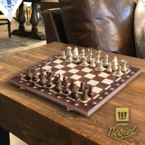 Ajedrez en una mesa