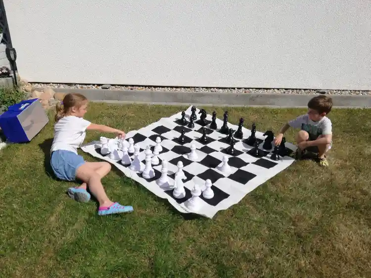 Juego de ajedrez gigante