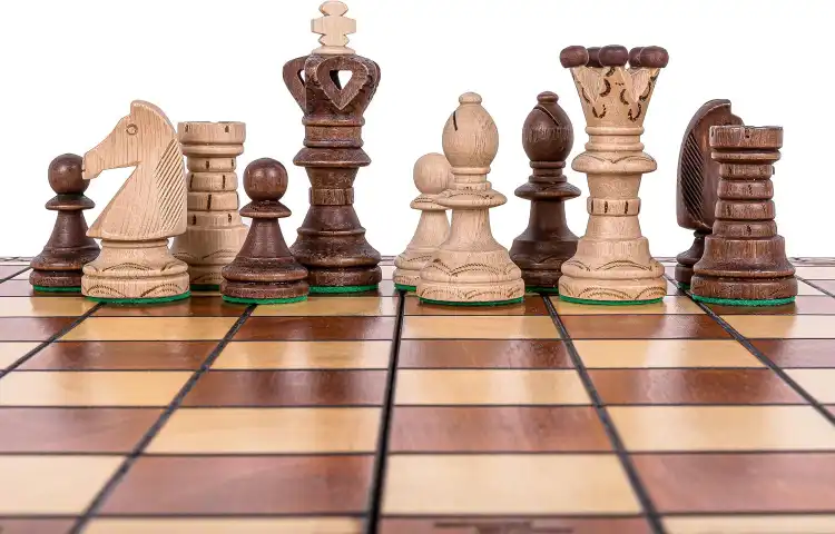 Piezas de ajedrez de madera