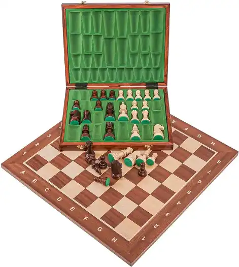 Ajedrez con piezas de madera