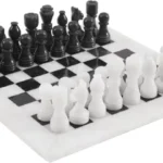 Ajedrez en mármol blaco y negro