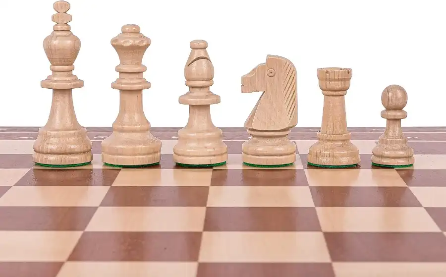 Piezas de madera blancas