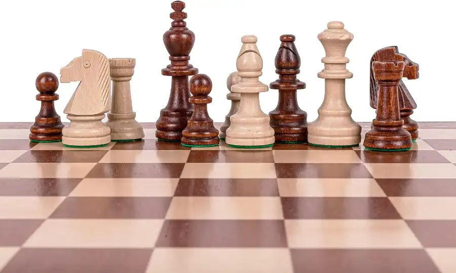 Piezas de madera ajedrez