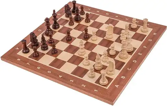 Tablero ajedrez con piezas